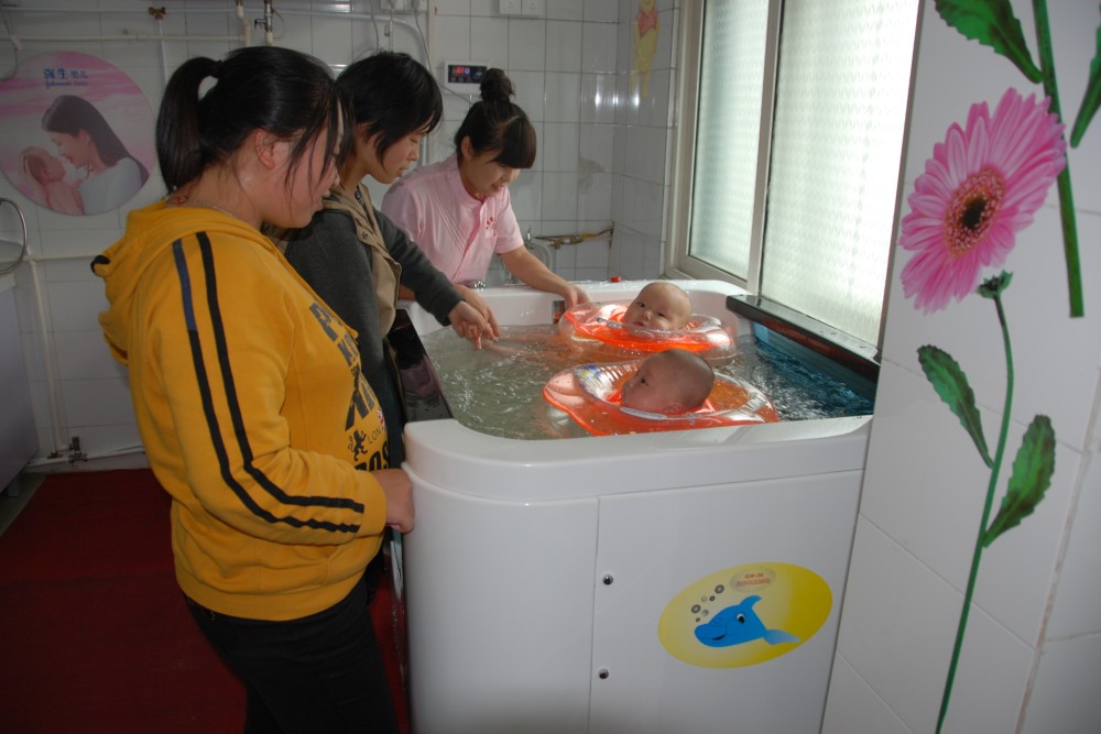 预防保健科婴儿游泳室水疗箱